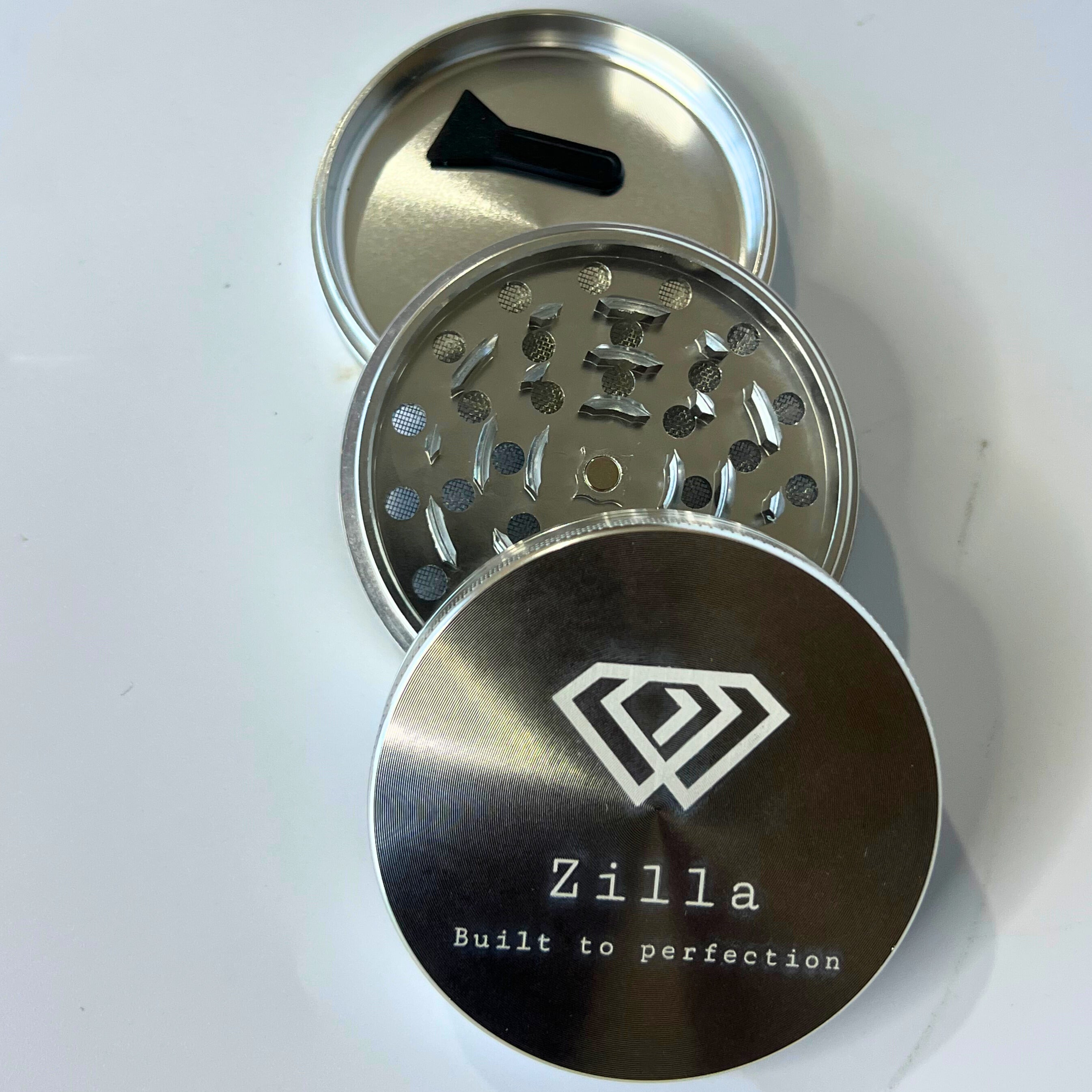 Zilla 75mm Large Herb Grinder – Heavy-Duty Aluminium Kief Catcher Kenya